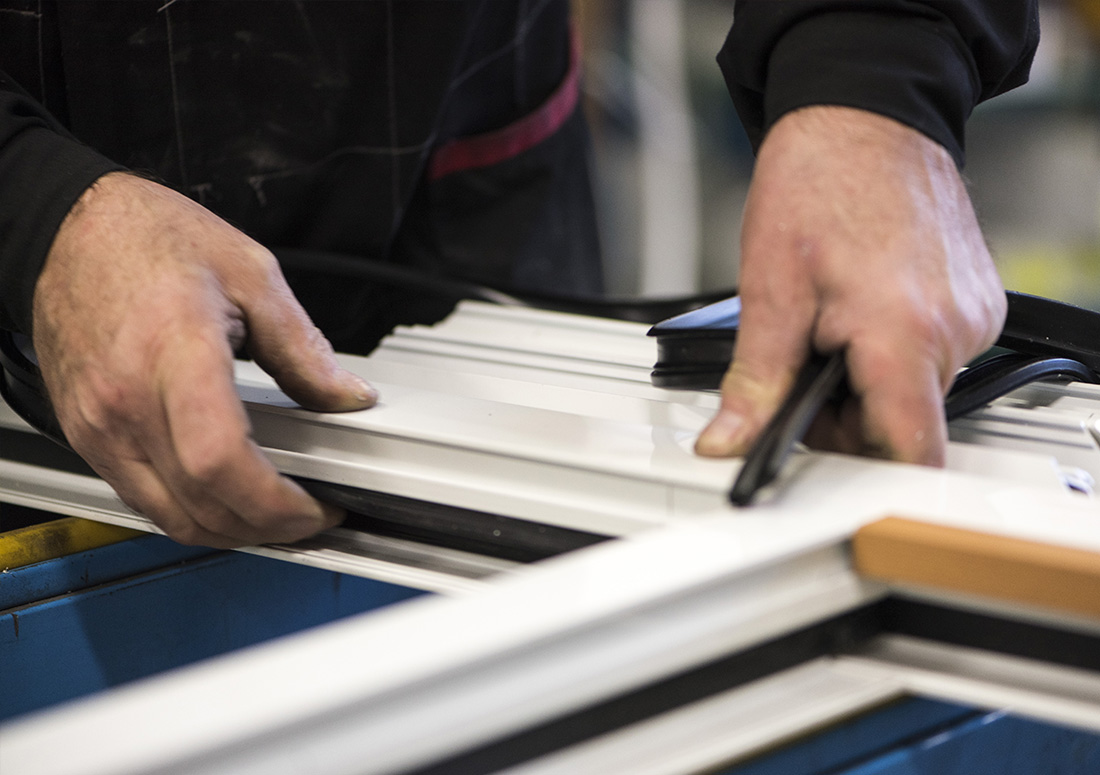 laboratorio_07 - B.O.Z. Serramenti